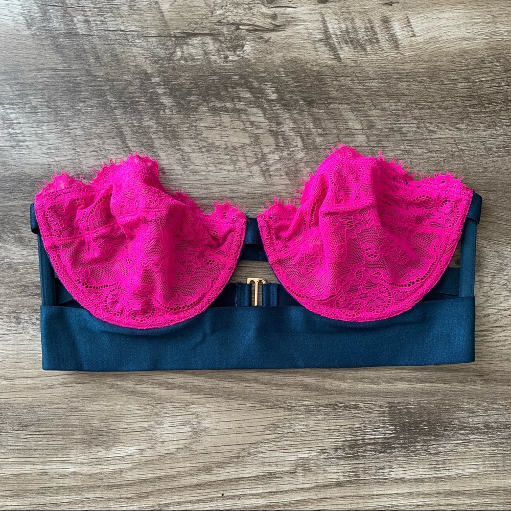 Dora Larsen Strapless Lace cup Underwired Bra